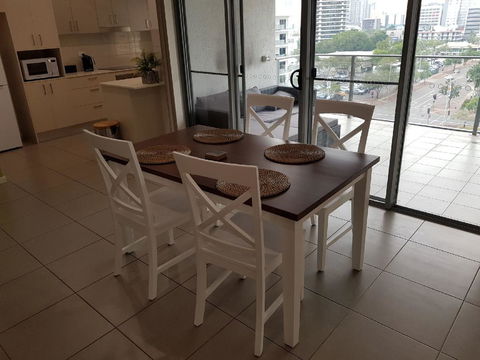 Darwin-Ocean Views, Tropical Getaway, Pool & Aircon - Australia Accommodation 7