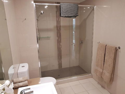 Darwin-Ocean Views, Tropical Getaway, Pool & Aircon - Australia Accommodation 15