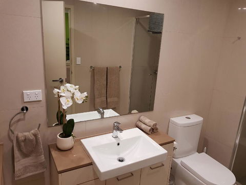 Darwin-Ocean Views, Tropical Getaway, Pool & Aircon - Australia Accommodation 13