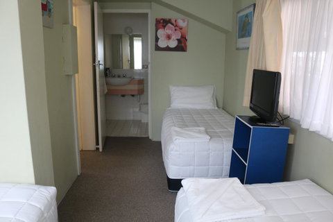 Golden Sands Motor Inn - Australia Accommodation 22