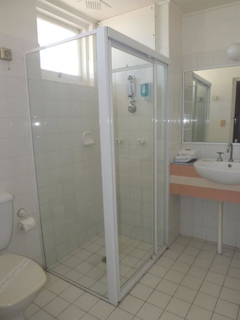 Golden Sands Motor Inn - Australia Accommodation 27