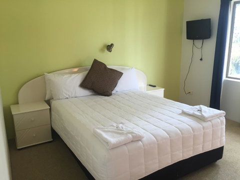 Golden Sands Motor Inn - Australia Accommodation 2