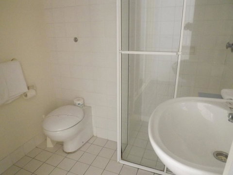 Golden Sands Motor Inn - Australia Accommodation 29