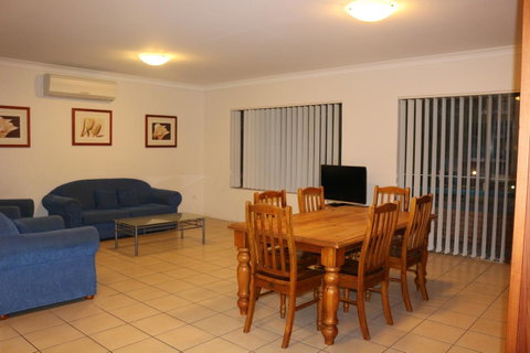 Golden Sands Motor Inn - Australia Accommodation 13