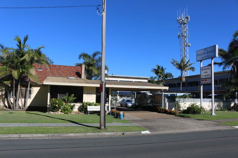 Golden Sands Motor Inn - Australia Accommodation 18