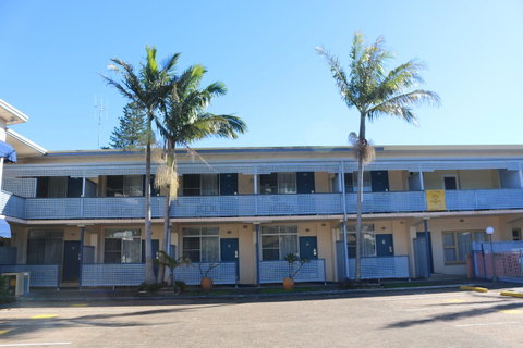 Golden Sands Motor Inn - Australia Accommodation 11
