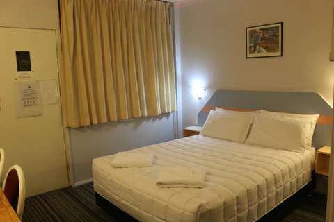 Golden Sands Motor Inn - Australia Accommodation 16