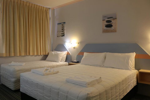 Golden Sands Motor Inn - Australia Accommodation 12