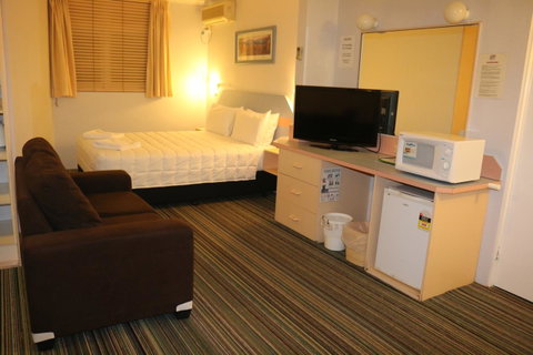 Golden Sands Motor Inn - Australia Accommodation 21