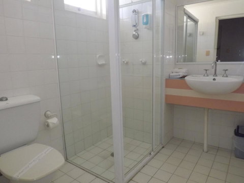 Golden Sands Motor Inn - Australia Accommodation 30