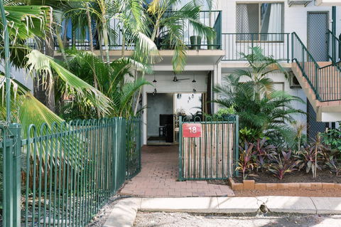 CitySide Apartment - 2 Bedroom With Private Courtyard - Australia Accommodation 5