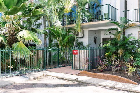 CitySide Apartment - 2 Bedroom With Private Courtyard - Australia Accommodation 6