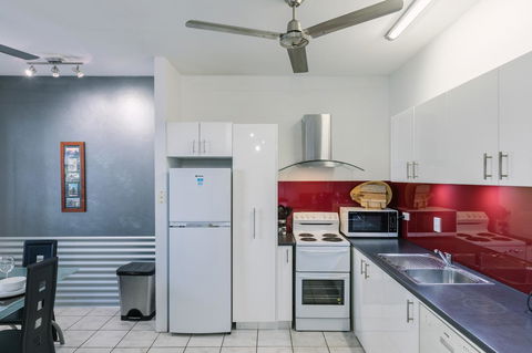 CitySide Apartment - 2 Bedroom With Private Courtyard - Australia Accommodation 3