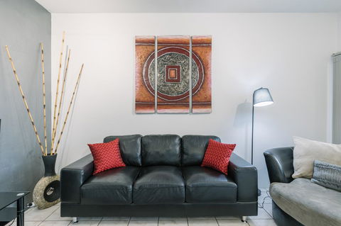 CitySide Apartment - 2 Bedroom With Private Courtyard - Australia Accommodation 4