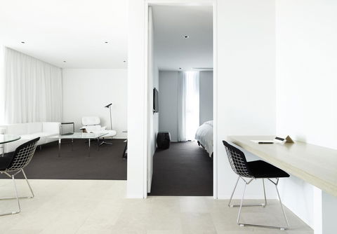 Burbury Hotel - Australia Accommodation 24