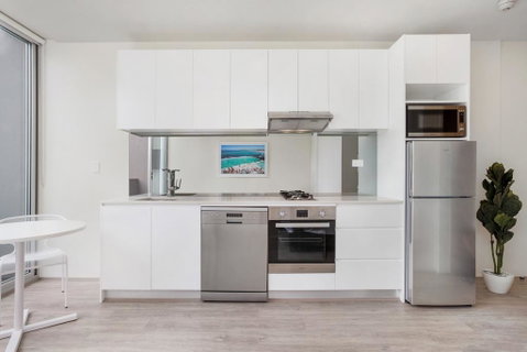 Bondi Beach Studio King Suite + Balcony - Australia Accommodation 3