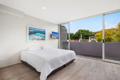 Bondi Beach Studio King Suite + Balcony - Australia Accommodation 0