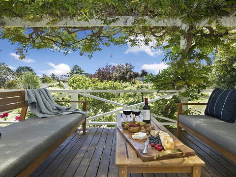 Bourne Cottage - Perfect For All Seasons - Australia Accommodation 0
