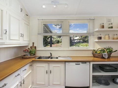 Bourne Cottage - Perfect For All Seasons - Australia Accommodation 2