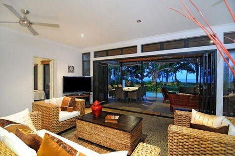 Bramston Beach - Luxury Holiday House - Australia Accommodation 1