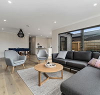 Brand New and Beautiful - Rosebud Holiday Home - Australia Accommodation