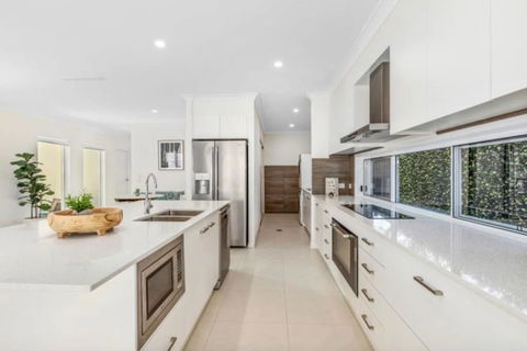 Brand New PRIZE HOME 50m Path To Beach - Australia Accommodation 1