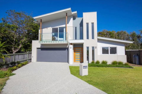 Brand New PRIZE HOME 50m Path To Beach - Australia Accommodation 3