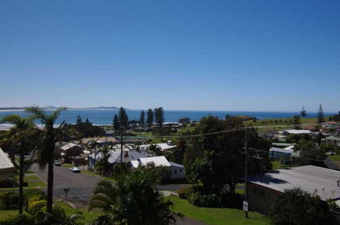 Breakers 1, 13 East Street - Australia Accommodation 0