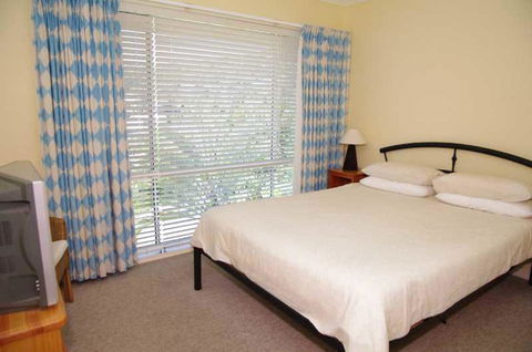 Breakers 1, 13 East Street - Australia Accommodation 2