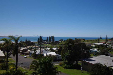 Breakers 1, 13 East Street - Australia Accommodation 3