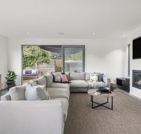 Bridgewater Luxury family retreat close to the beach - Australia Accommodation