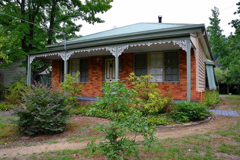 Bright River Cottage - Australia Accommodation 0
