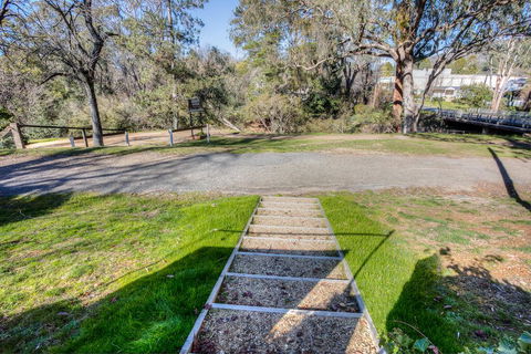 Bright River Cottage - Australia Accommodation 1