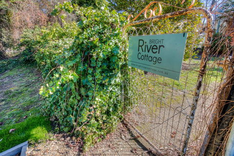Bright River Cottage - Australia Accommodation 2
