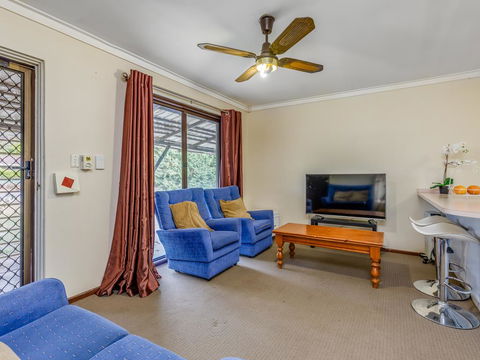Bright, Neat & Convenient House - Australia Accommodation 0
