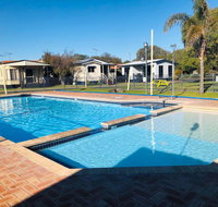 Broadwater Beach Cottage with WiFi - Australia Accommodation