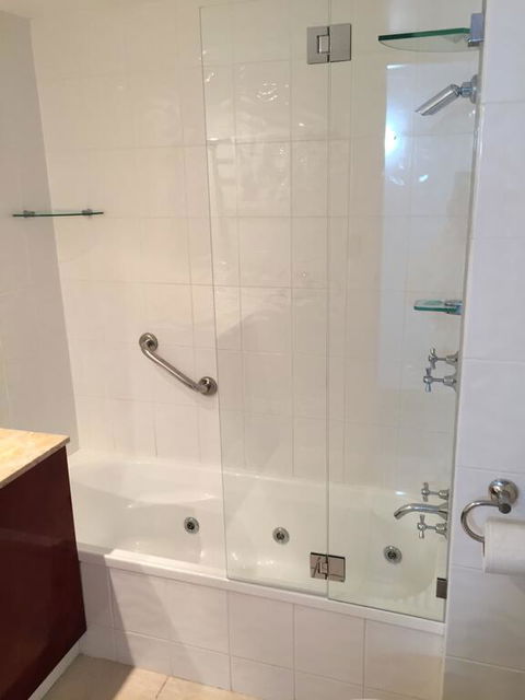 Broadwater Shores Waterfront Apartments - Australia Accommodation 3