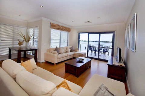 Brookwater- Waterfront On Lake Mulwala - Australia Accommodation 1
