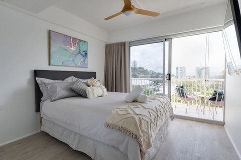 Burleigh Point Beach Vibes Stylish And Modern - Australia Accommodation 0