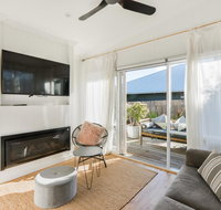 By The Seaside - Australia Accommodation