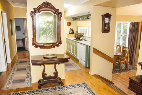 Bygone Beautys Cottages - Bronte Cottage - Australia Accommodation 2