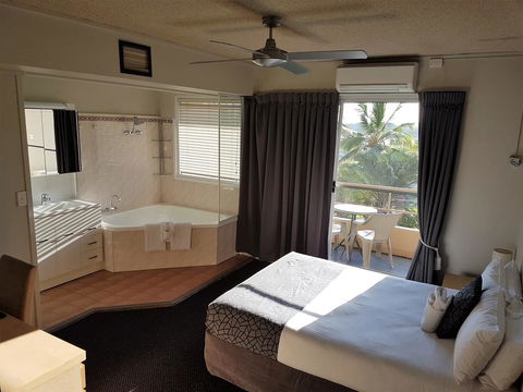 Camelot Motel - Australia Accommodation 1