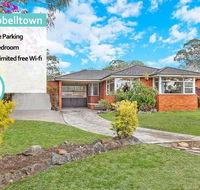 CAMPBELLTOWN HOLIDAY HOME 3 BED  FREE PARKING NCA039 - Australia Accommodation