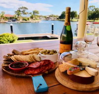 Canal Elegance In Yunderup - Australia Accommodation