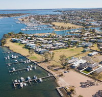 Captains Hideaway - Jetty Berth and Pet Friendly - Australia Accommodation