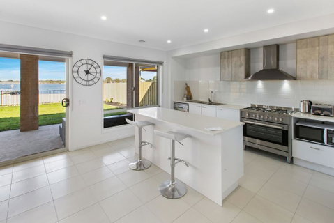 Captains Hideaway - Jetty Berth And Pet Friendly - Australia Accommodation 1