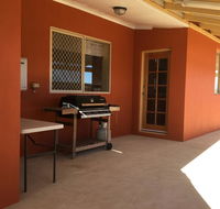 Caretakers Cottage Budget Accommodation - Australia Accommodation