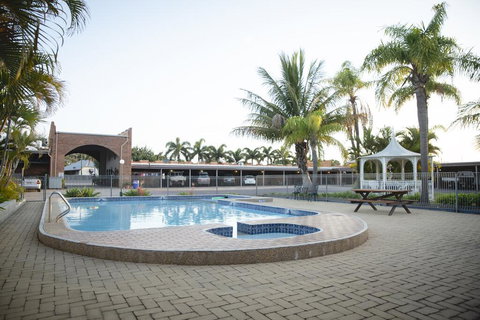 Castle Motor Lodge - Australia Accommodation 3