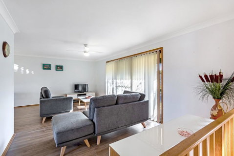 Catalina 12 Holiday House - Walk To Beaches - Australia Accommodation 3