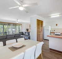 Catalina 12 Holiday House - Walk to Beaches - Australia Accommodation